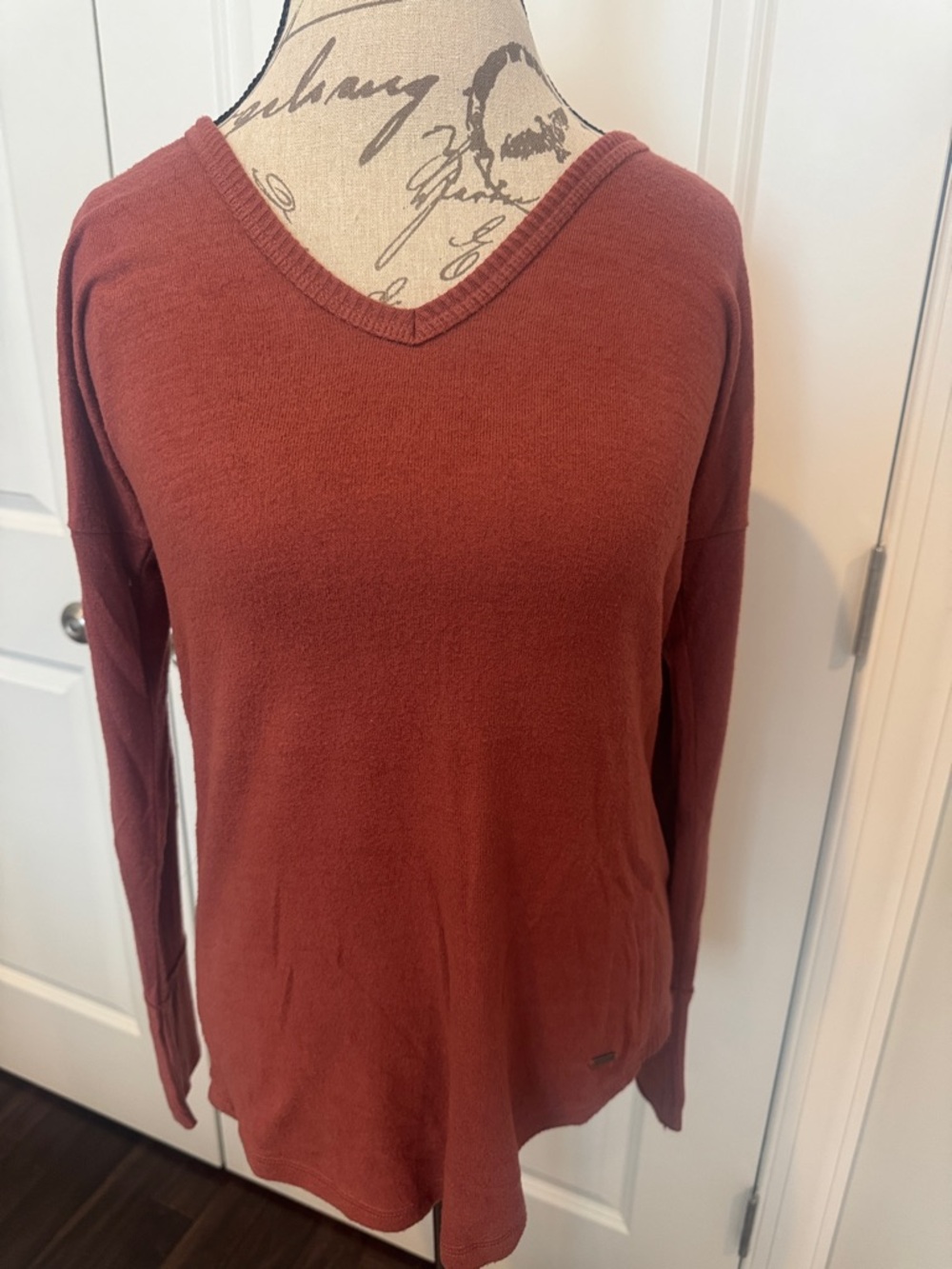 Abercrombie & Fitch Soft AF Rust Long Sleeve V-Neck Knit Top